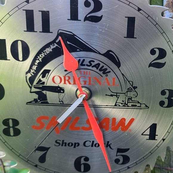 Vintage Skilsaw Steel Saw Shop Clock Art - Picture 2 of 2